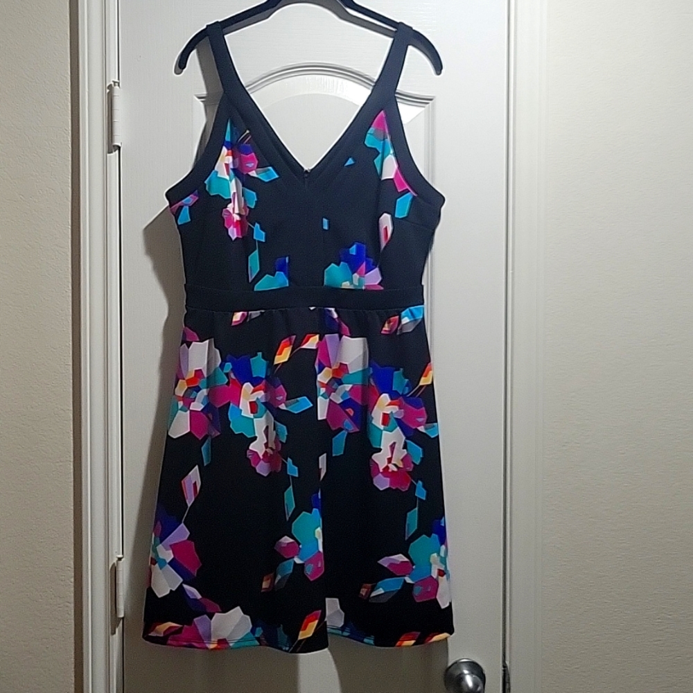 Nicole Size Large Sleeveless Dress Black with colorful geometric flowers.